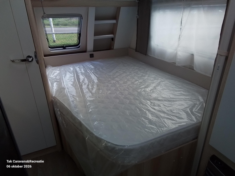 Hobby De Luxe 460 UFE Model 2027 frans bed  foto: 7