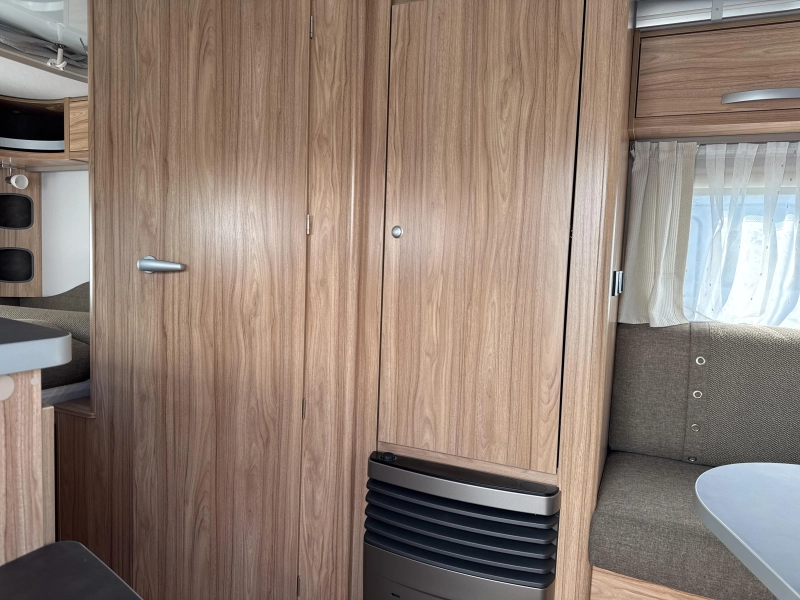 Eriba Feeling 425 Neville GRATIS MOVER  foto: 6