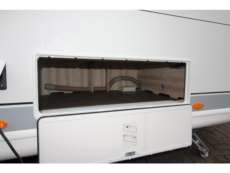 Hobby De Luxe 460 UFE Frans bed & rondzit!  foto: 22