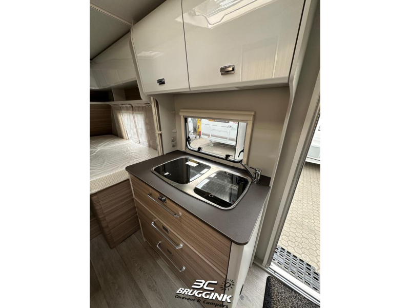 Bürstner Averso Plus 520 TL ENKELE BEDDEN + HEFBED  foto: 6