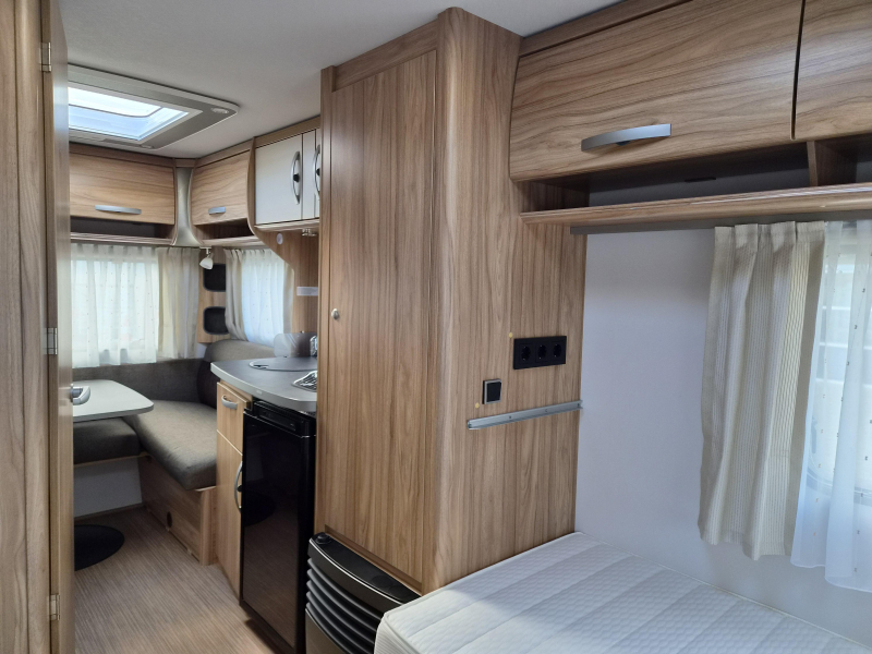 Eriba Nova Light 470 Enkele bedden - Luifel  foto: 11