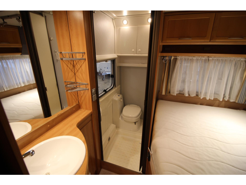 Knaus Azur 450 TF Mover, Voortent, Fietsenr  foto: 16