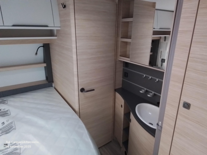 Fendt Apero 465 SFB middenkeuken en Frans bed  foto: 8