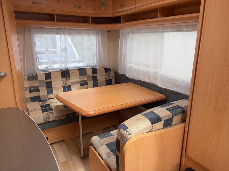 Hobby De Luxe 400 SF Mover/Voortent/Fietsdr.  foto: 5