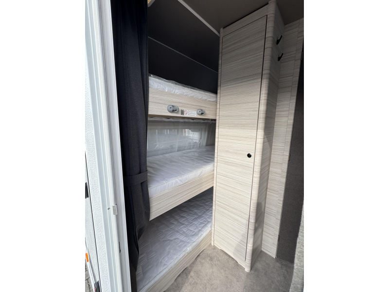 Dethleffs C'Joy 480 QLK Stapelbed met 3 bedden  foto: 17