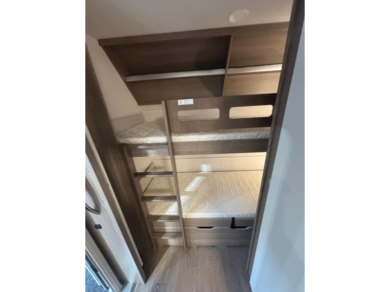 Hobby On Tour 470 KMF met voortent en stapelbed  foto: 18