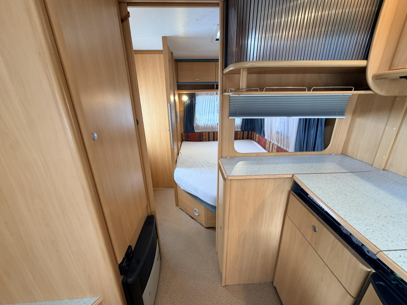 Dethleffs Summer Edition 450 Mover, Fransbed tent  foto: 4