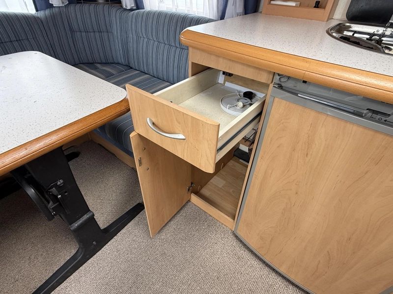 Hobby De luxe Easy 540 UK kinderkamer rondzit  foto: 5