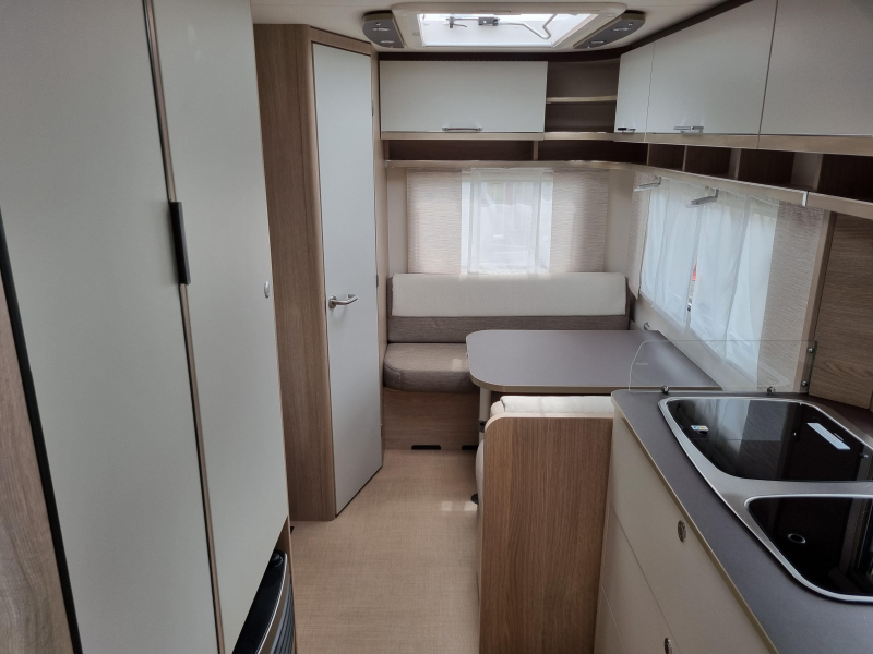 Bürstner Premio 395 TS Cassette luifel-Voortent  foto: 2
