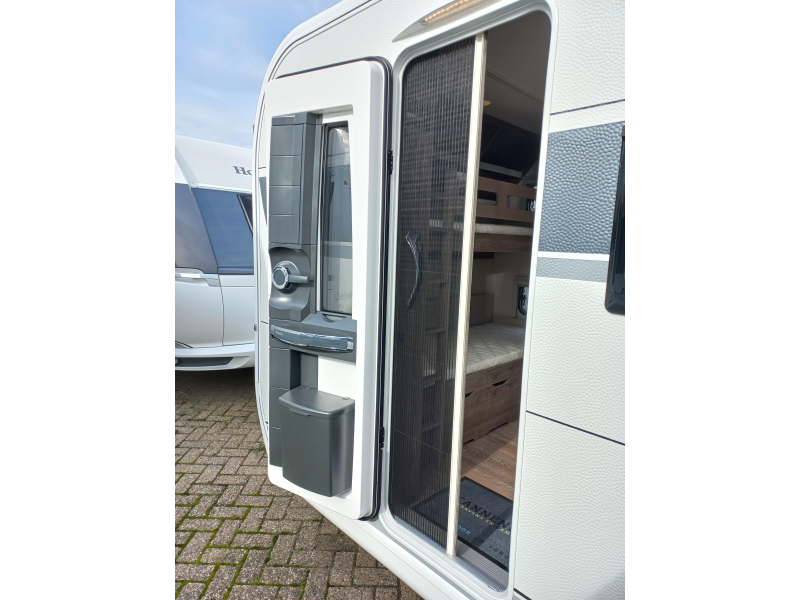 Hobby Excellent Edition 490 KMF 1800kg  foto: 2