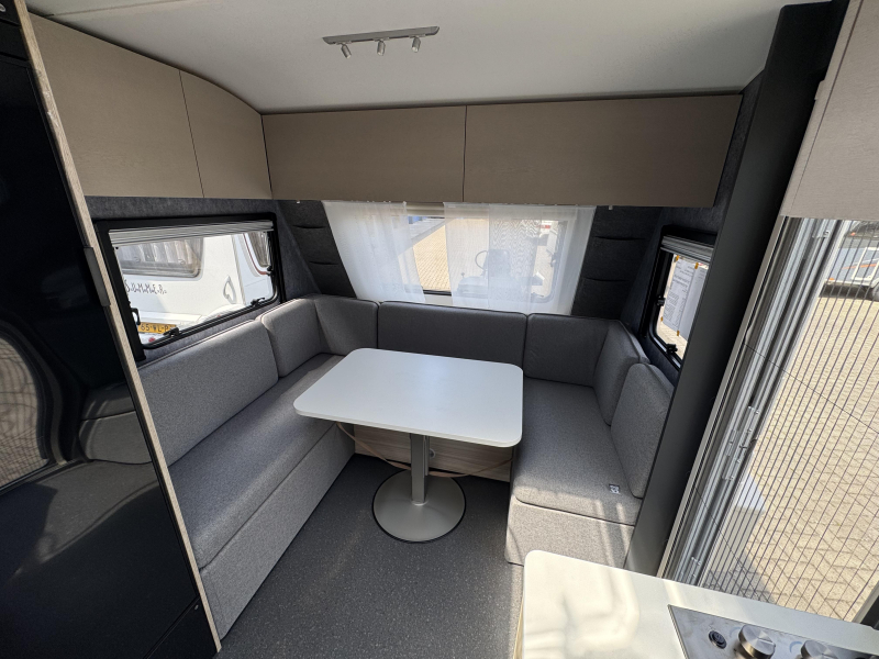 Adria Altea 502 UL 60 Year, deur met raam  foto: 2