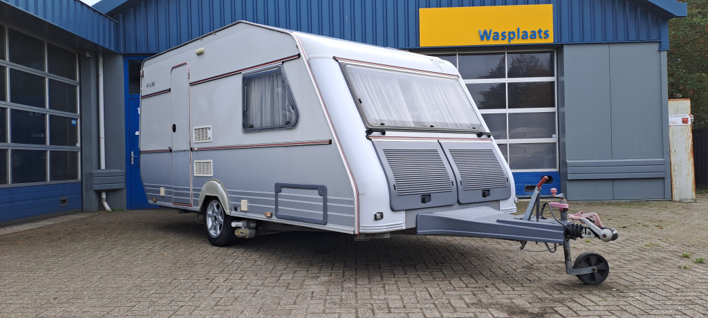 KIP HY-LINE met voortent en luifel + mover foto: 0