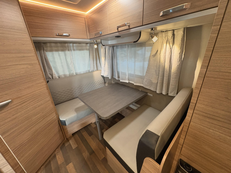 Weinsberg CaraOne Edition HOT 390 QD voortent | ex-verhuur  foto: 12