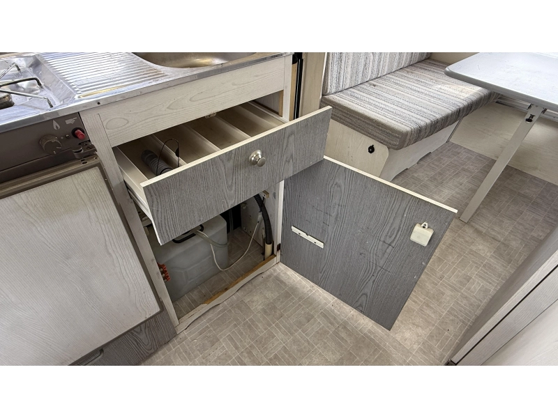 Home-Car Confort 42 2x zitgroep toiletruimte  foto: 9
