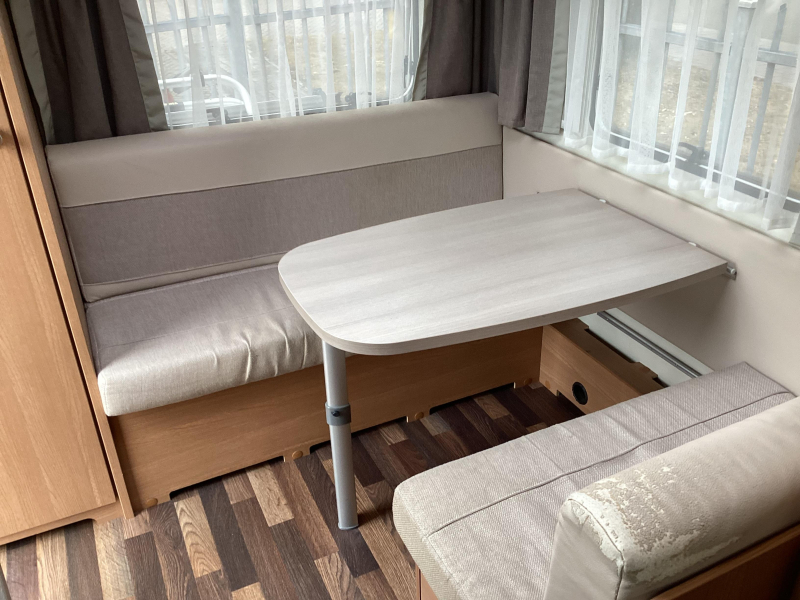 Knaus Sport 420 QD mover/voortent  foto: 2