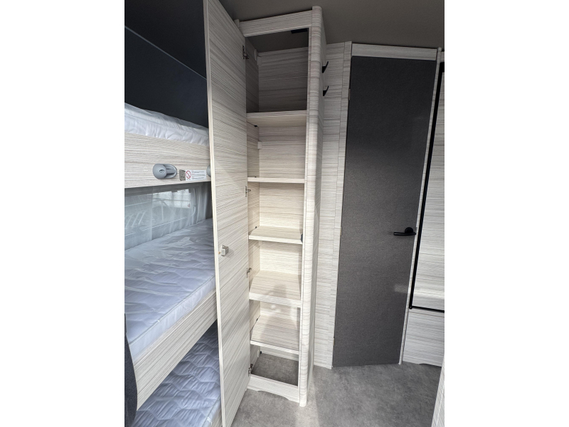 Dethleffs C'Joy 480 QLK Stapelbed met 3 bedden  foto: 18