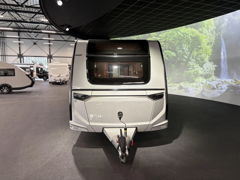 Knaus Sudwind Black Selection 500 PF kopkeuken / fransbed 