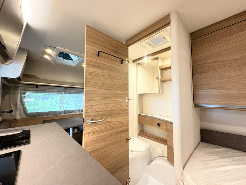 Dethleffs Nomad 460 EL enkele bedden / buitengas  foto: 8