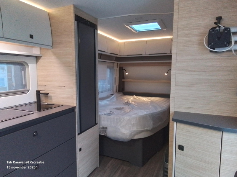 Fendt Apero 465 SFB middenkeuken en Frans bed  foto: 11