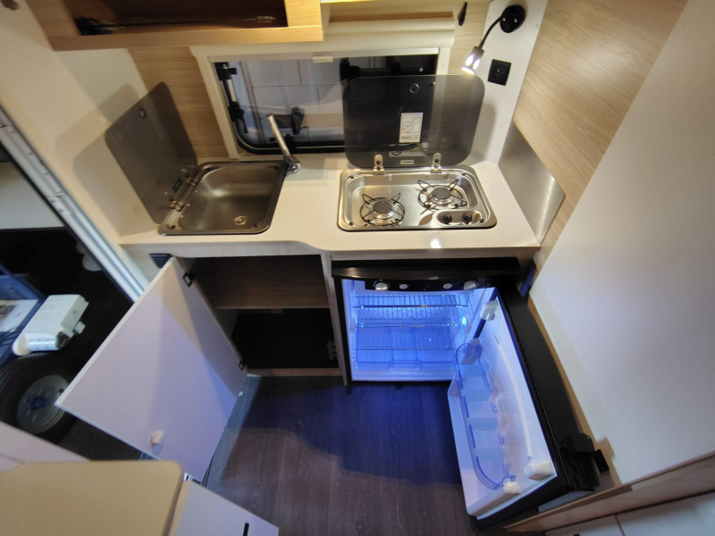 Trigano Mini Freestyle 290 nieuwstaat, mover, luifel  foto: 9
