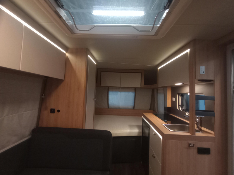 Knaus Sport 400 QD Thule Omnistor, vloerverw  foto: 1