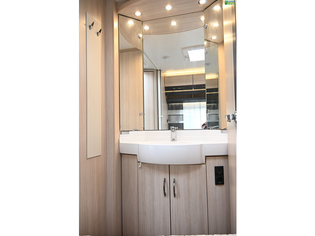Hobby De Luxe 460UFe foto: 18