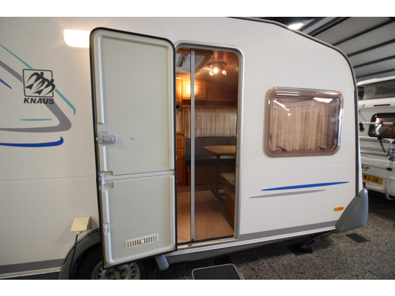 Knaus Azur 450 TF Mover, Voortent, Fietsenr  foto: 19