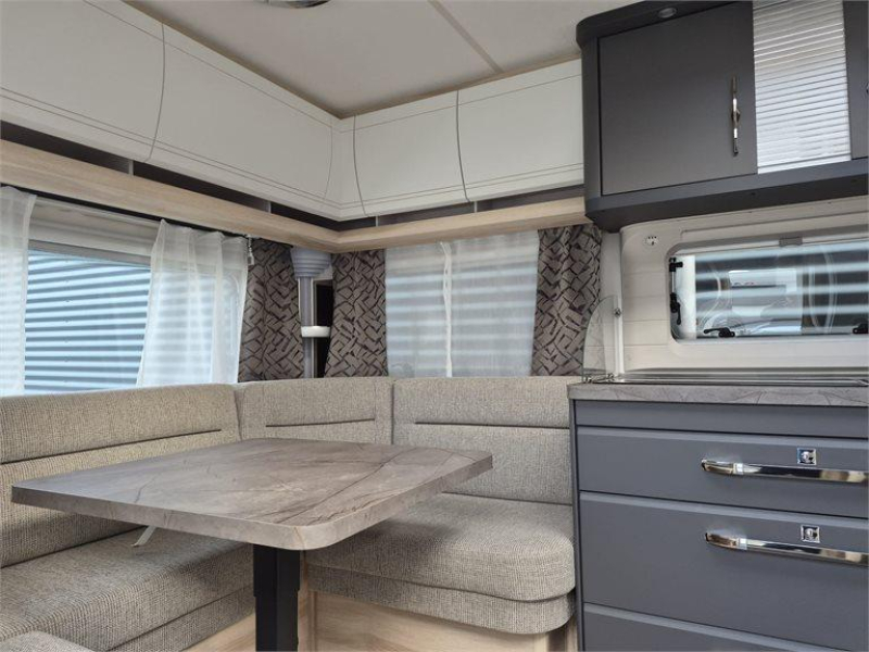 Hobby De Luxe 460 UFE 