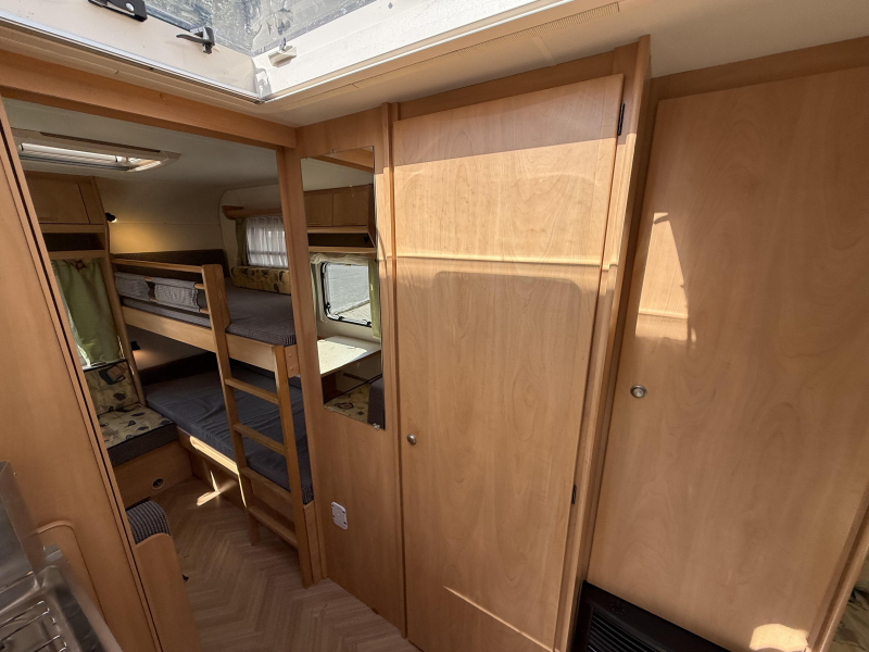 Bürstner Ventana Avantgarde 480 TK STAPELBE RONDZIT 5/6PERS  foto: 13