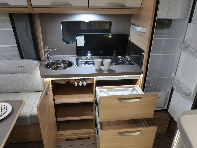 Knaus Sudwind Black Selection 500 FU RONDZIT FRANS BED  foto: 12