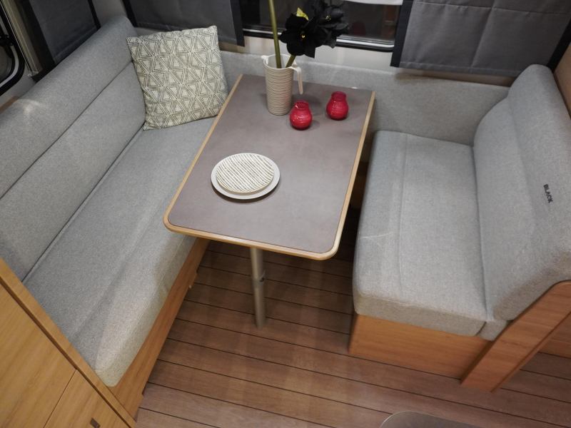 Knaus Sudwind Black Selection 420 QD COMPACT EN GROTE KEUKEN ! 