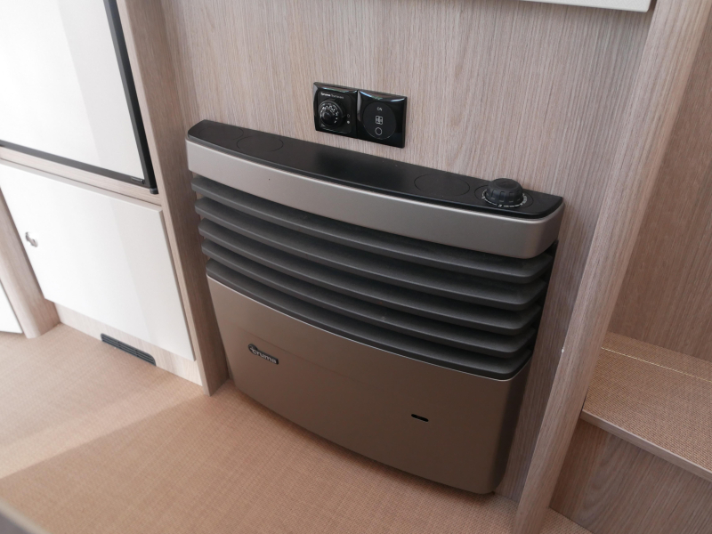 Bürstner Premio Life 425 TS Mover, voortent  foto: 17