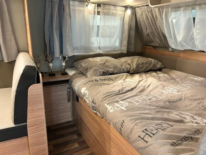 Weinsberg CaraOne Edition HOT 550 QDK met 3 stapelbedden 