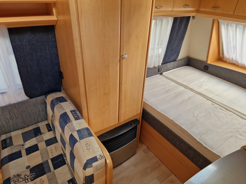 Hobby De Luxe 400 SF Mover/Voortent/Fietsdr.  foto: 3