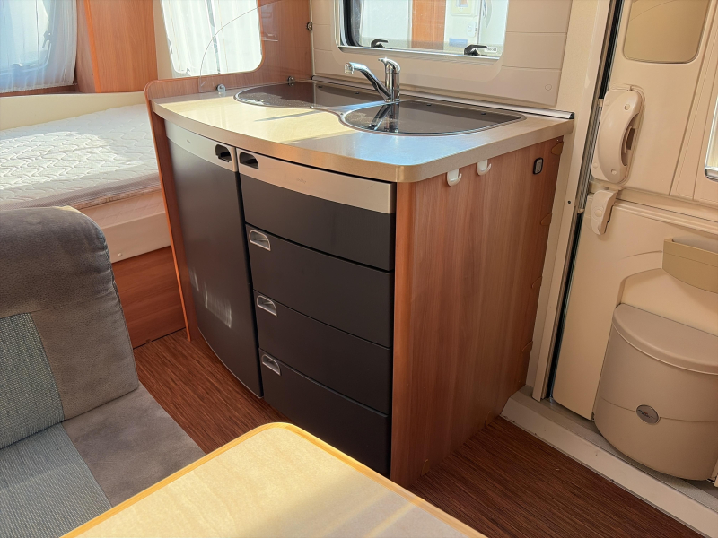 Hobby De Luxe 400 SF Voortent/Fietsdrager 