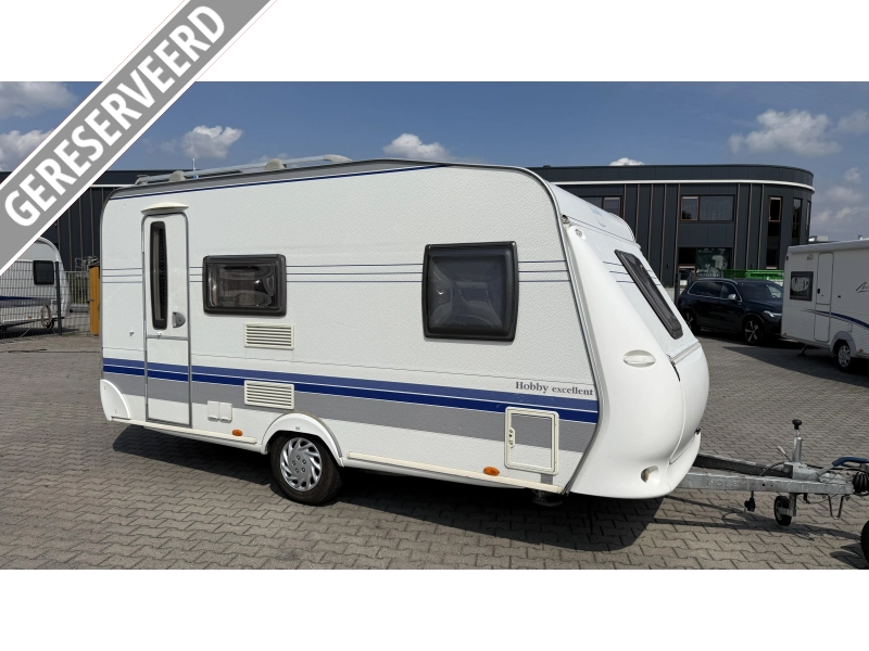 Hobby Excellent 410 SFE frans bed treinzit toilet 