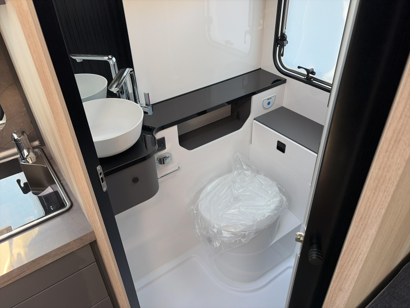 Hobby De Luxe 460 SFF Model 2027  foto: 8