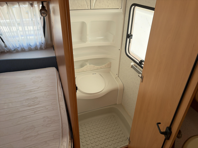 Hobby De Luxe 460 UFE Fietsendrager/Voortent 