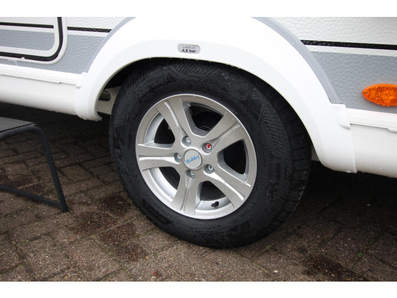 Hobby De Luxe 460 UFE Frans bed & rondzit!  foto: 21