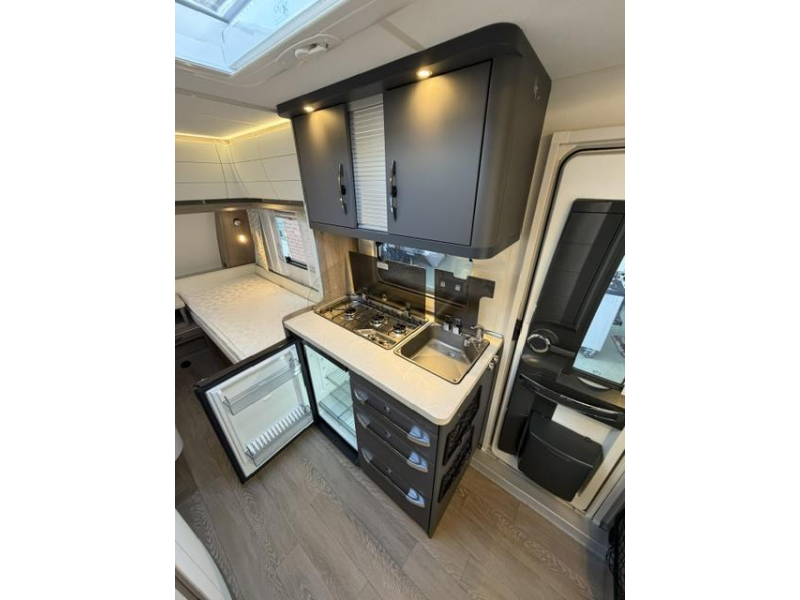 Hobby On Tour 460 DL Mover, Luifel, Airco  foto: 15