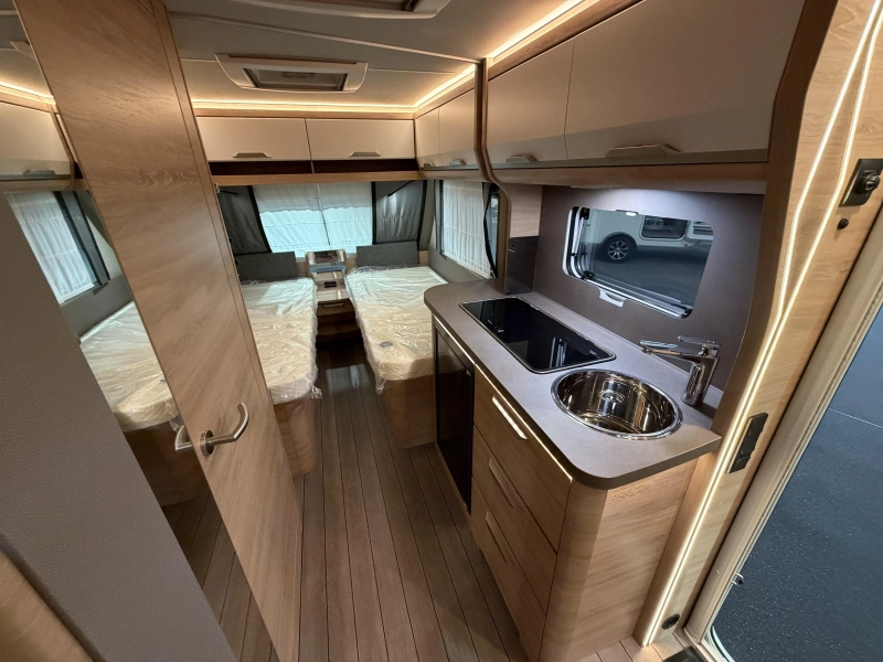 Knaus Sudwind Black Selection 500 EU enkele bedden / rondzit  foto: 11