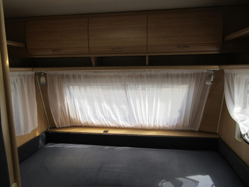 Dethleffs Camper 440 DB DWARSBED EN MOVER 