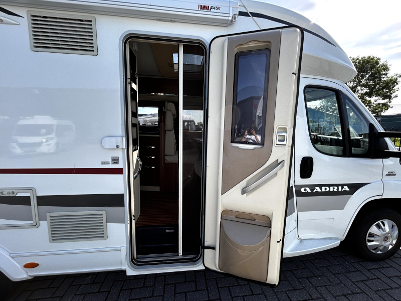 Adria Coral S 690 SC Queensbed/Euro5/2015/7.3m  foto: 5