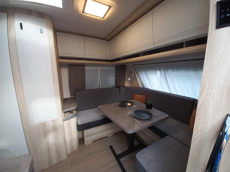 Hobby De Luxe 460 LU 1500kg 