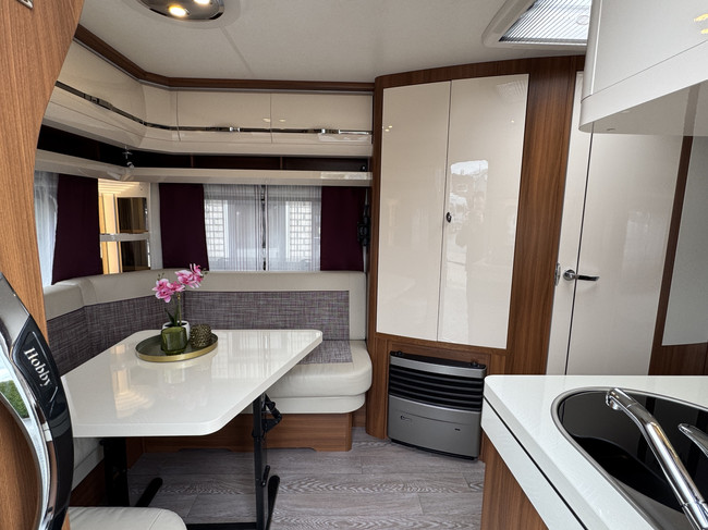 Hobby Excellent 495 UL met enkele bedden **Mover/Fietsendrager/Luifeltent/1e eigenaar/Zeer nette caravan** foto: 1