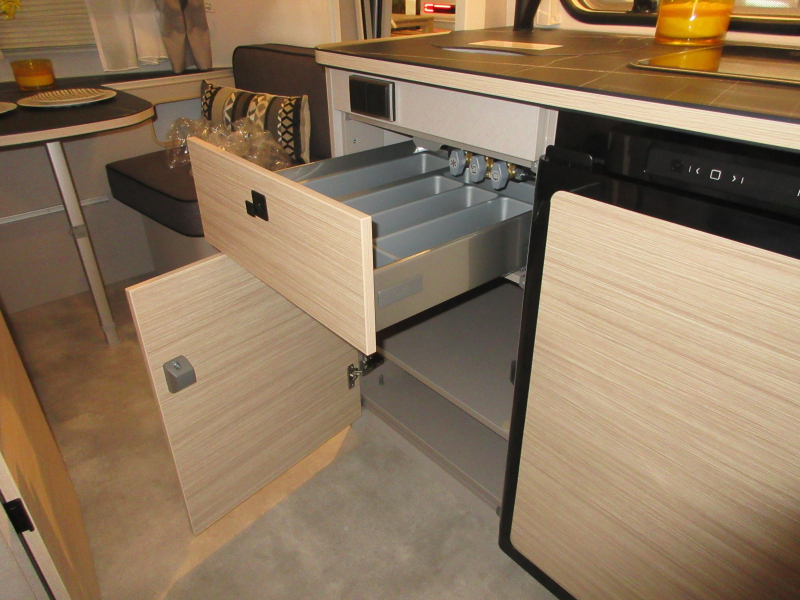 Eriba Touring Silver Editie 542 210 BREED/ENKELE BEDDEN!!  foto: 11