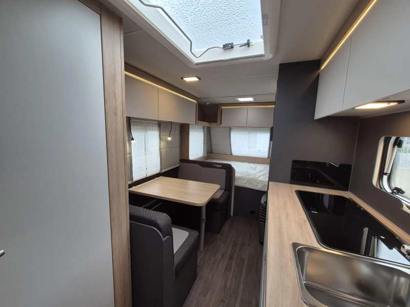 Knaus Sport Platinum 500 QDK Stapelbed en garagedeur  foto: 15
