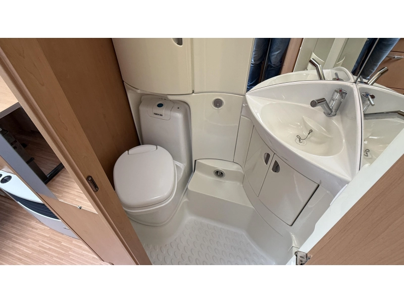 Knaus Sudwind White Edition 500 EU enkele bedden rondzit  foto: 8