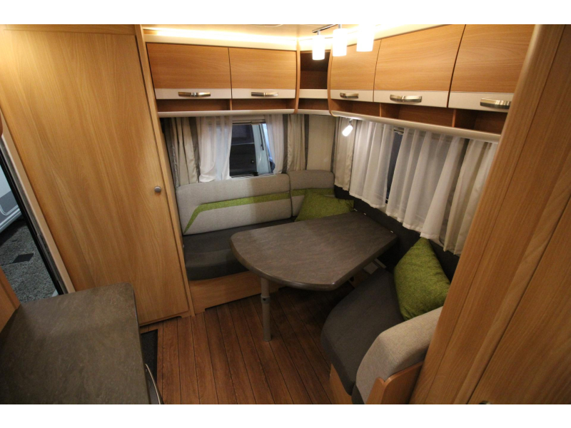 Knaus Sudwind Silver Selection 420 QD Mover Thule 6300 Voortent  foto: 10