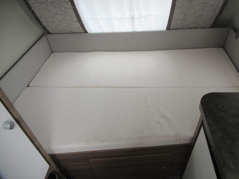Knaus Sport Silver Selection 400 QD MET MOVER EN VOORTENT  foto: 6
